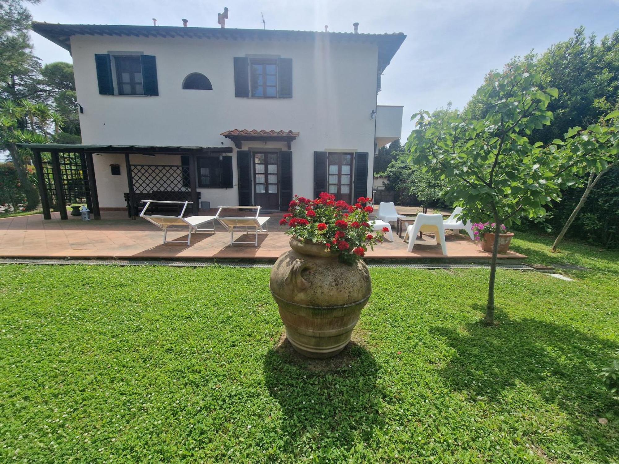 Campo Al Lupo Lägenhet Livorno Exteriör bild